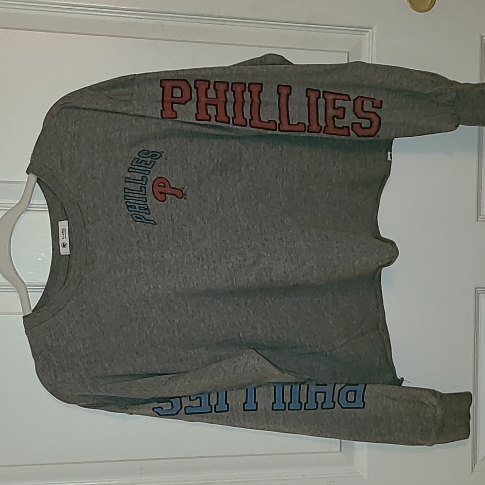 Cropped, crew neck Philadelphia Phillies long sleeve tee